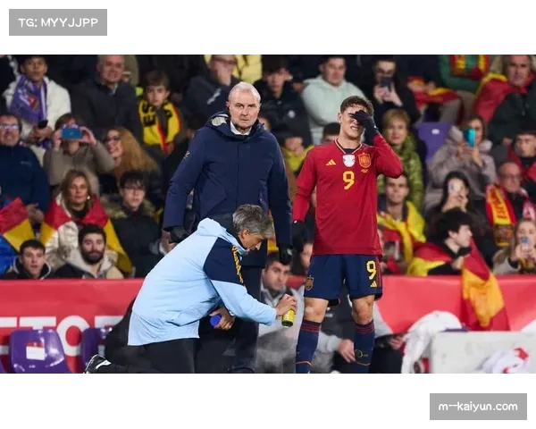 阿劳霍停赛加维长期伤缺 巴萨中场防守硬度受影响评估